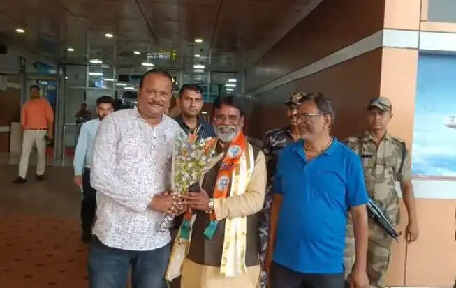 ताश के पत्तों की तरह बिखर रही है तृणमूल : खगेन मुर्मू