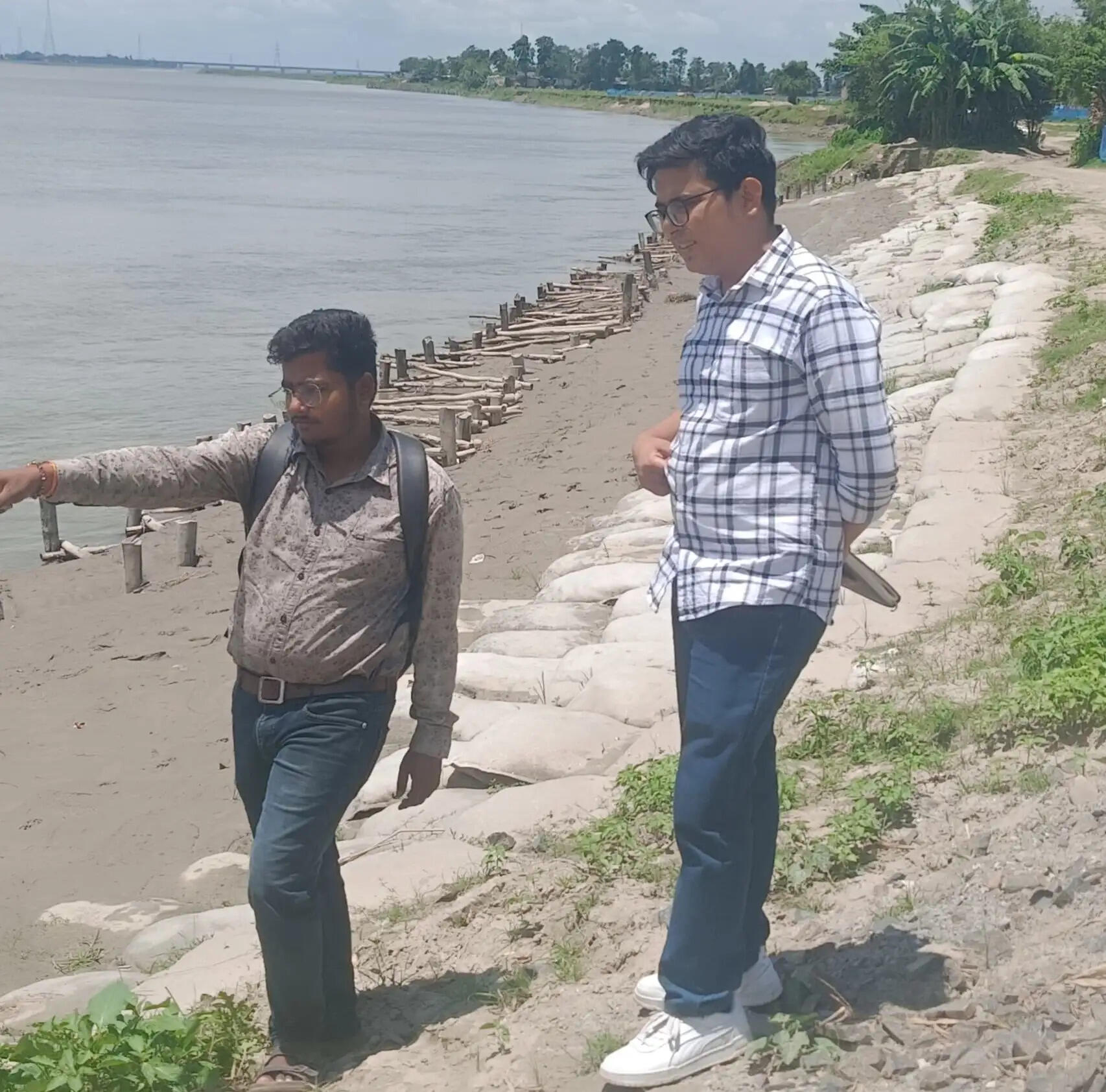 बाढ़ से निपटने को प्रशासन सतर्क,हो रही निगरानी