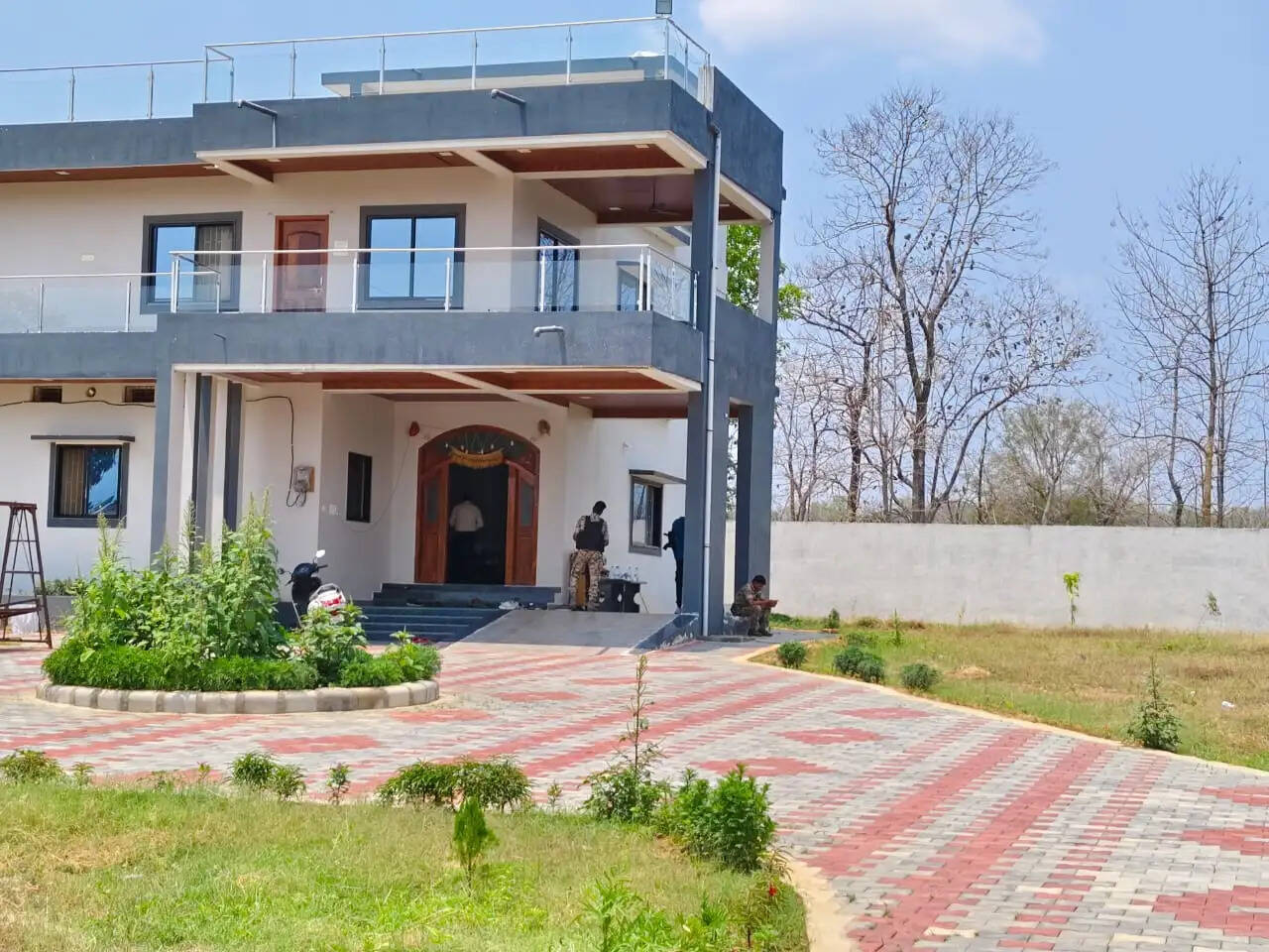 छत्तीसगढ़ के सुकमा में तेंदूपत्ता प्रबंधकों के ठिकानों पर एसीबी और ईओडब्ल्यू का छापा