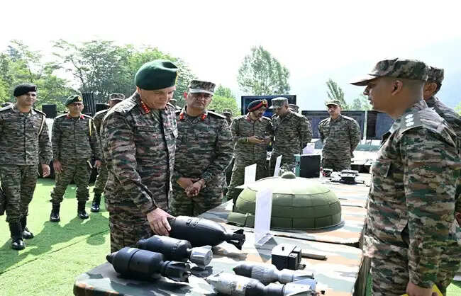 सेना प्रमुख जनरल सेठ ने कश्मीर में सुरक्षा स्थिति का लिया जायजा