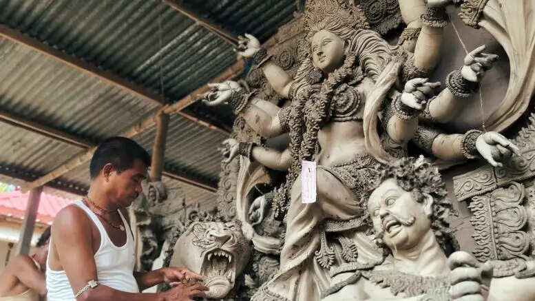 पश्चिम बंगाल में महाअष्टमी पर शराबबंदी के फैसले का भाजपा-विहिप ने किया स्वागत, कांग्रेस ने उठाए सवाल