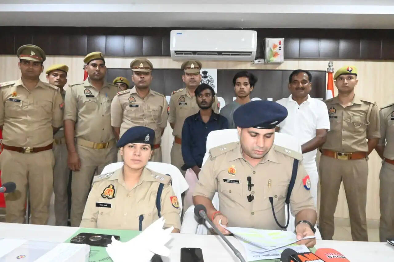 पुलिस ने पकड़े 10 साइबर ठग, करोड़ों के लेनदेन का खुलासा
