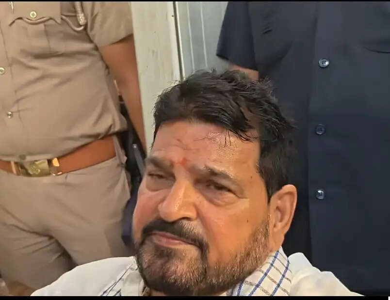 ब्रजभूषण शरण सिंह का बाबा रामदेव पर तंज, अब आंदोलन करें तो सलवार न पहनें