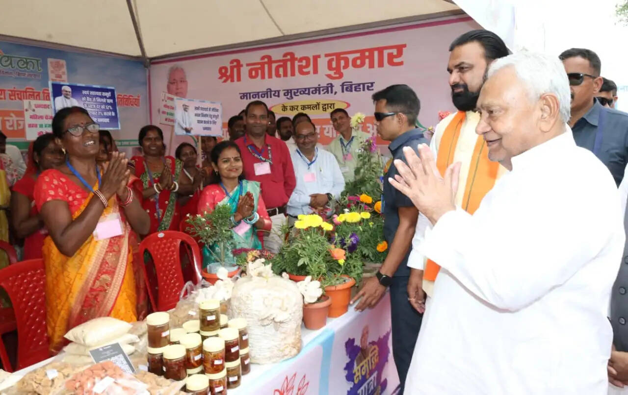 मुख्यमंत्री ने कटिहार में जीविका कार्यक्रमों का किया शुभारंभ