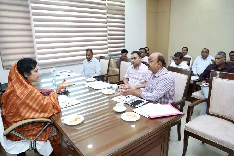 छात्रावासों में शीघ्र प्रारंभ किया जाए मेस संचालन : राज्यमंत्री कृष्णा गौर