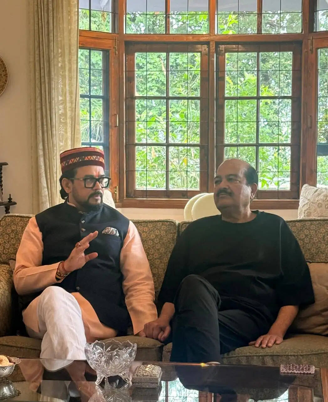 अनुराग ठाकुर ने राज्यसभा सांसद हर्ष महाजन से की मुलाकात, स्वास्थ्य का जाना हाल