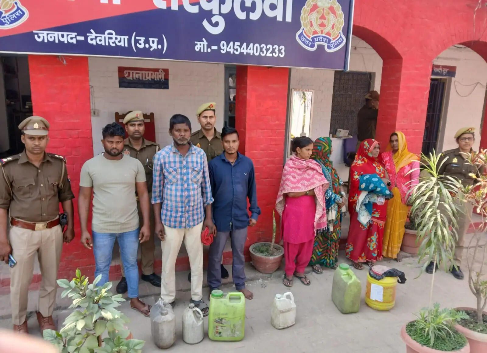 देवरिया में 45 लीटर अवैध कच्ची शराब संग सात गिरफ्तार