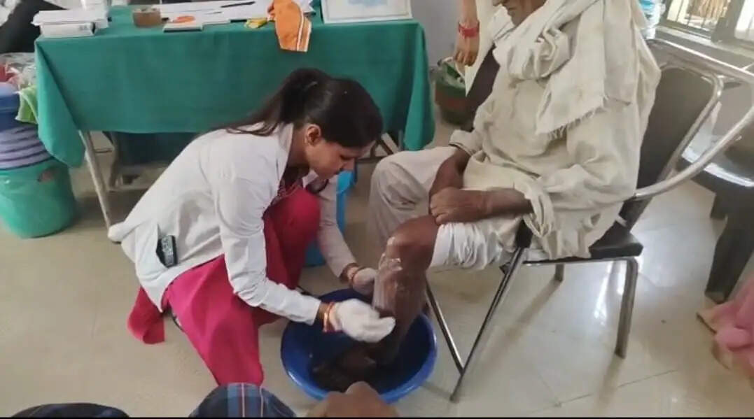 नियमित व्यायाम से कम हो रही हाथीपांव की सूजन