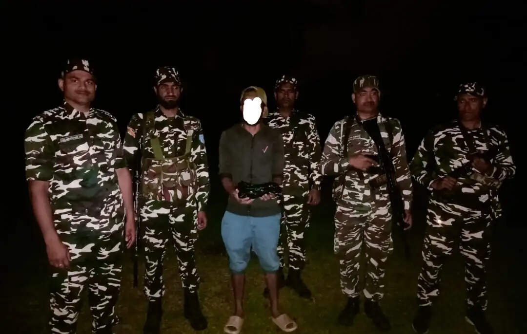 राघोपुर में अवैध कारोबार का खुलासा: गांजा, हथियार और 39 मोबाइल के साथ महिला-पुरुष गिरफ्तार