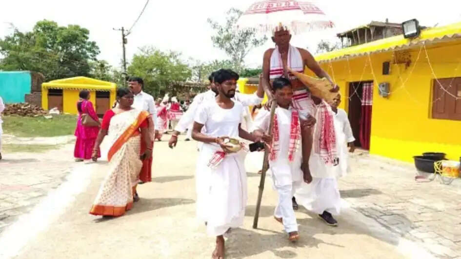 रांची में धूमधाम से मनाया गया सरहुल, मुख्य पाहन ने की अच्छी बारिश और भरपूर फसल की भविष्यवाणी