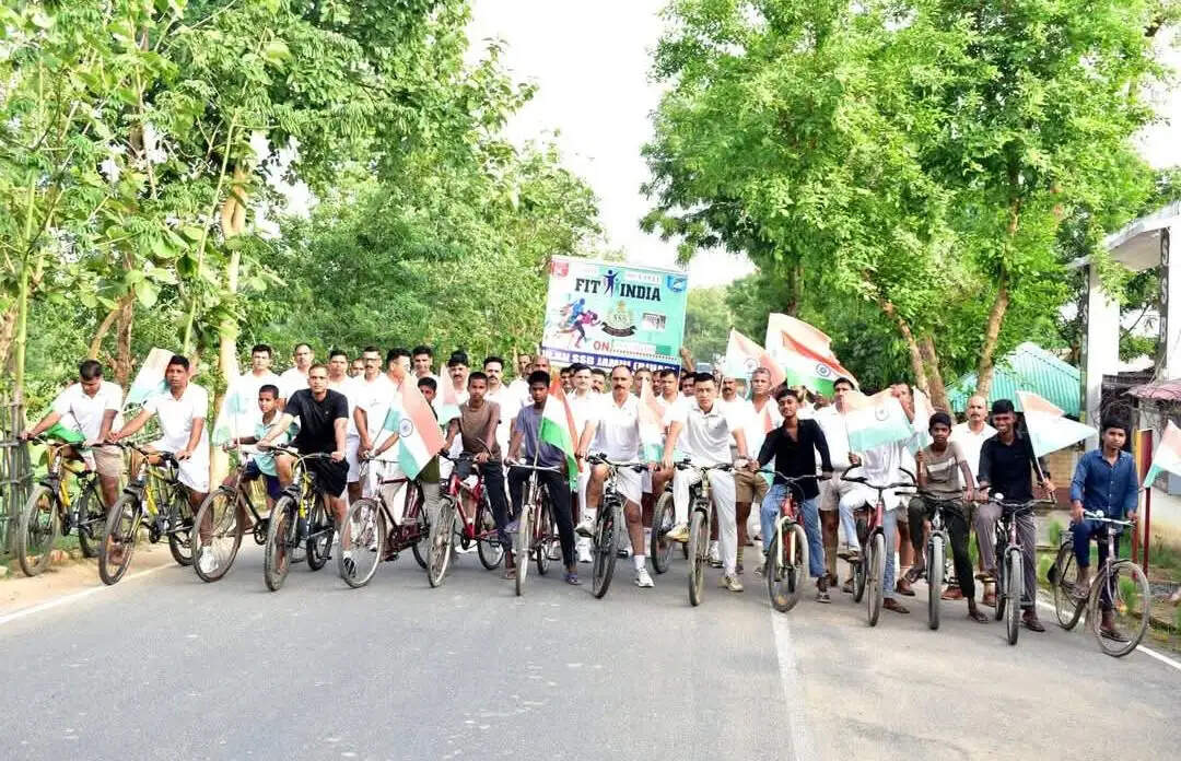 वीरपुर में एसएसबी की साइकिल रैली, ‘फिट इंडिया-हिट इंडिया’ के नारों से गूंजा इलाका