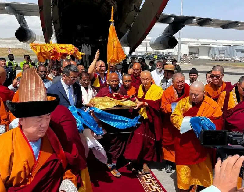 भगवान बुद्ध के प्रमुख शिष्यों के पवित्र अवशेष मंगोलिया पहुंचे, श्रद्धा और सम्मान के साथ हुआ भव्य स्वागत