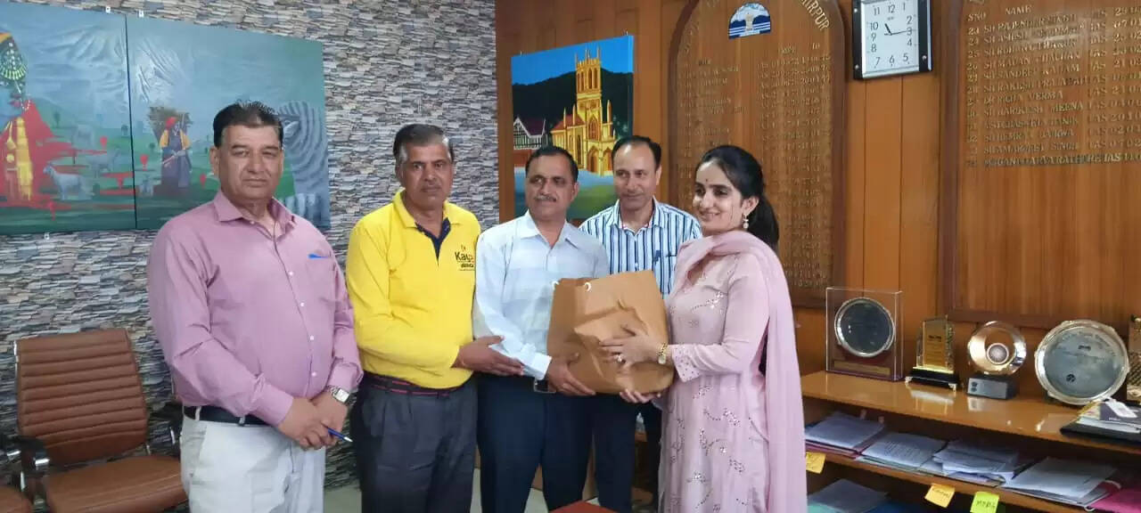 डीसी गंधर्वा राठौड़ ने प्रगतिशील किसानों के साथ प्राकृतिक खेती पर की चर्चा