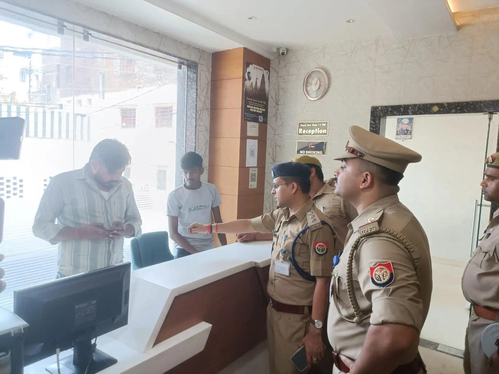 दिल्ली होटल अग्निकांड के बाद वाराणसी में होटलों की फायर सेफ्टी जांच, कई प्रतिष्ठानों को चेतावनी