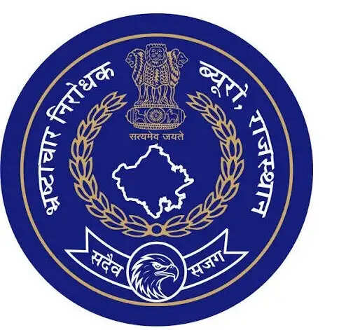 रिश्वत लेते पकड़े थानाधिकारी के घर-लॉकर खंगालने में मिला 5.25 किलो चांदी और 20 तोला सोना