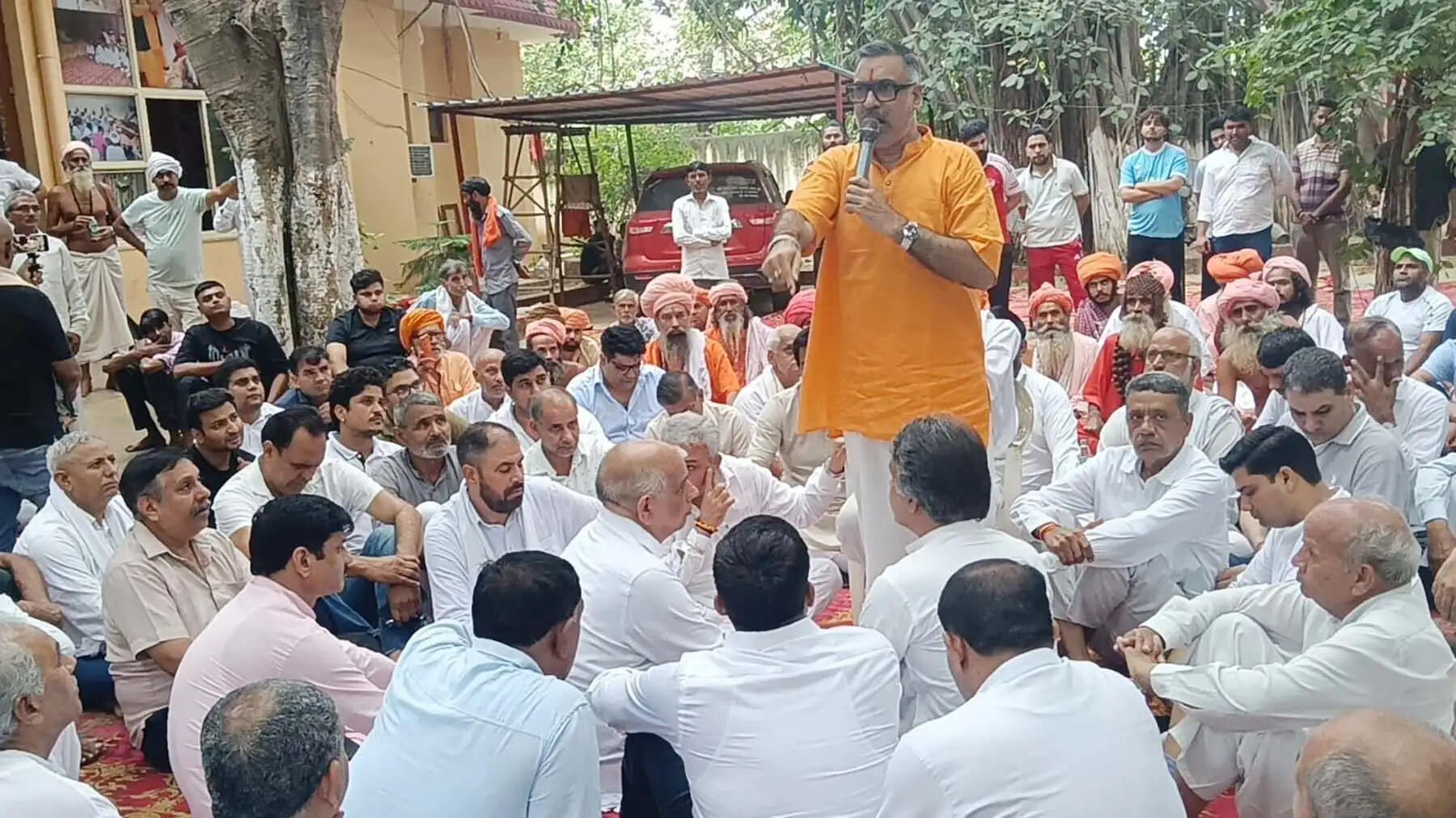 गुरुग्राम: बाबा बालकनाथ मंदिर पर बुलडोजर कार्रवाई के विरोध में हुई महापंचायत