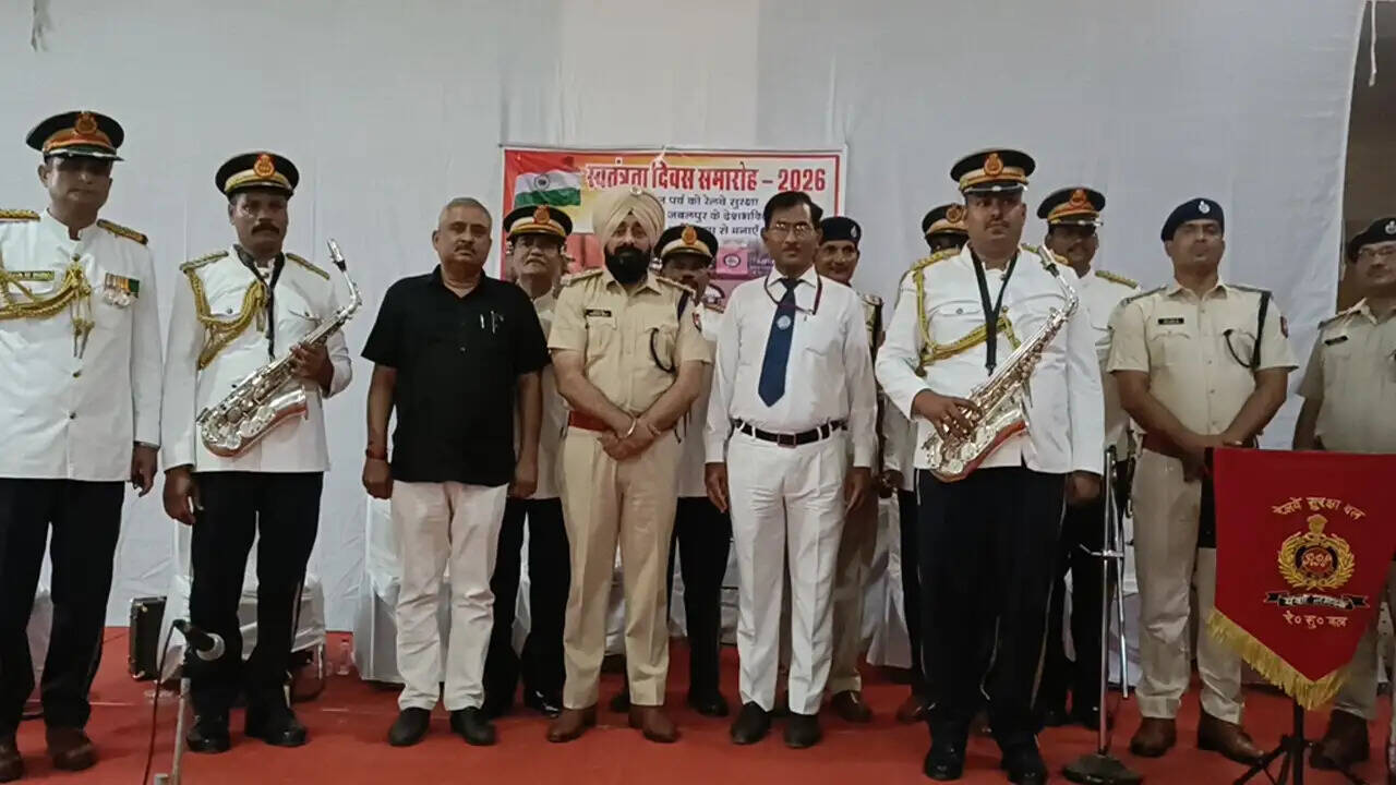 कोटा स्टेशन पर गूंजा देशभक्ति का संगीत, आरपीएफ बैंड ने बांधा समां