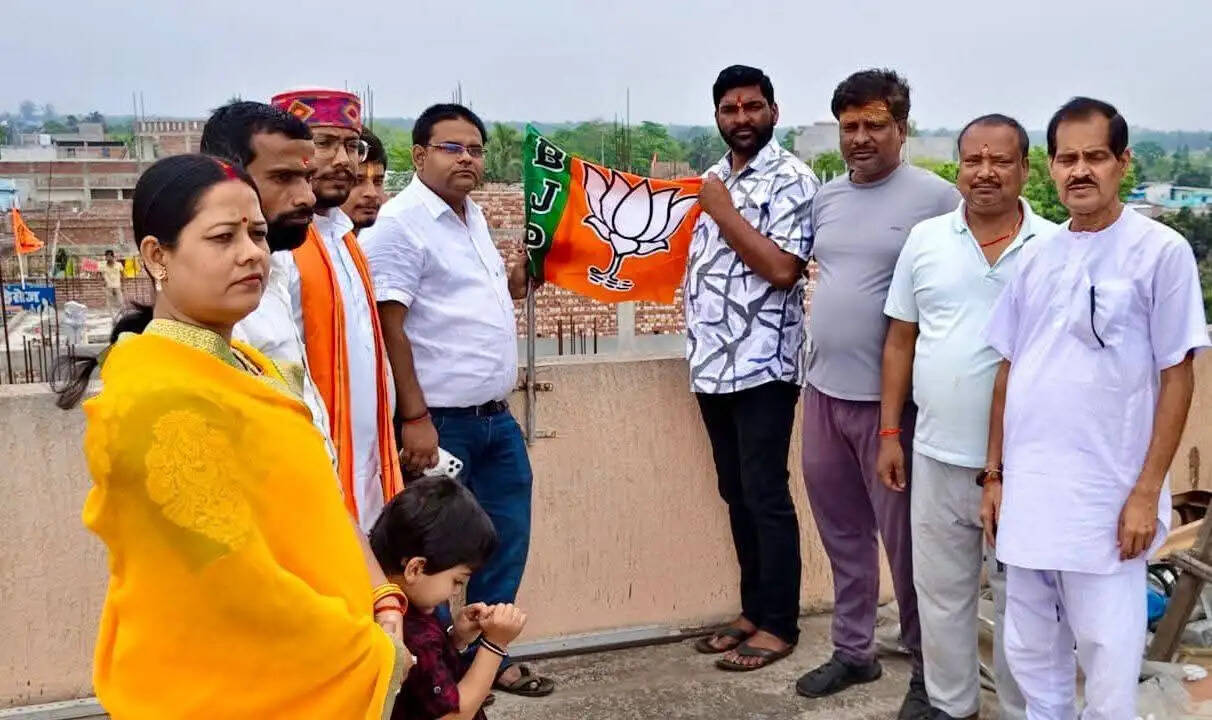 सिमराही नगर में भाजपा स्थापना दिवस धूमधाम से मनाया गया