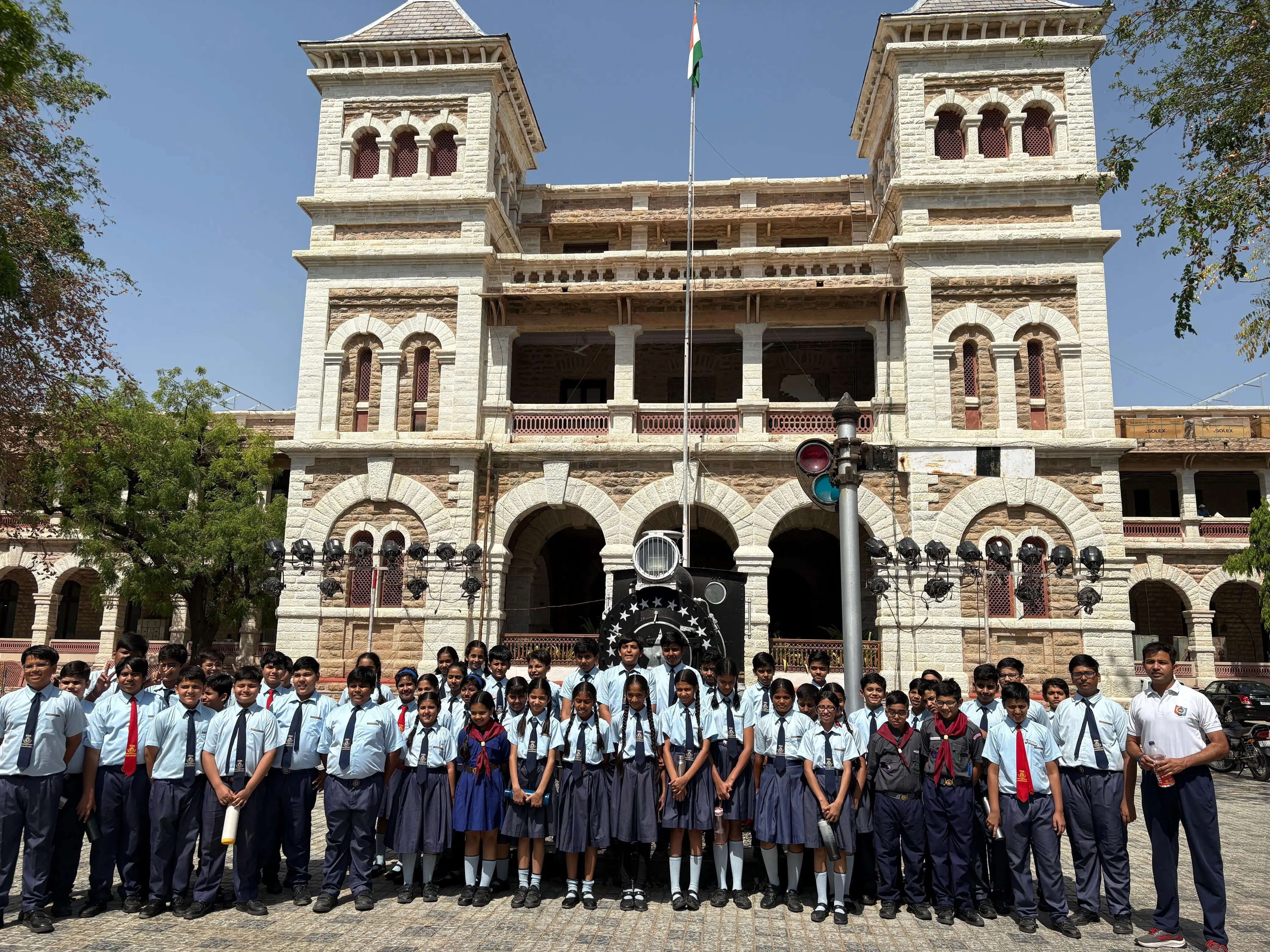 विश्व विरासत सप्ताह में बच्चों को कराई फ्री हेरिटेज राइड और हेरिटेज वॉक