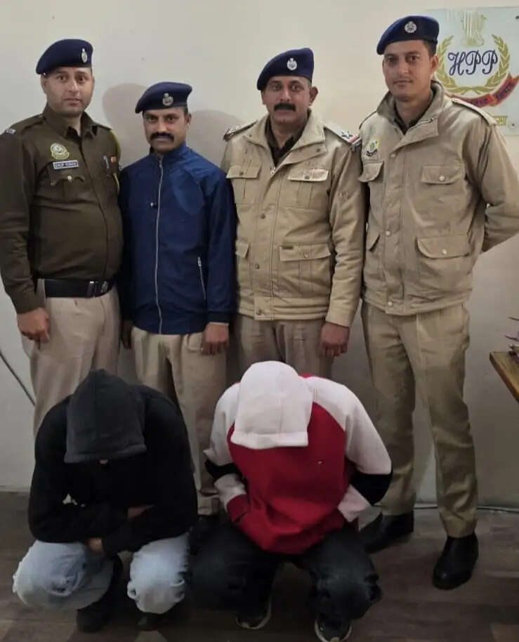 667 ग्राम चरस के साथ जम्मू कश्मीर के दो युवक गिरफ्तार