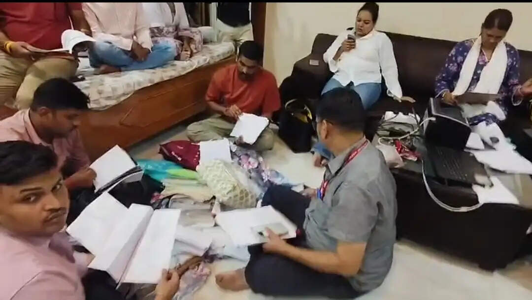 जबलपुर में लोकायुक्त का छापा, सहायक ग्रेड-2 के ठिकानों पर मिली करोड़ों की संपत्ति