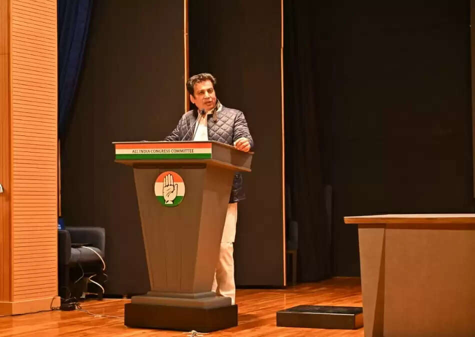 भाजपा और आआपा सरकारों की नीतियों की वजह से प्रदूषण स्थायी समस्या बनी : देवेंद्र यादव