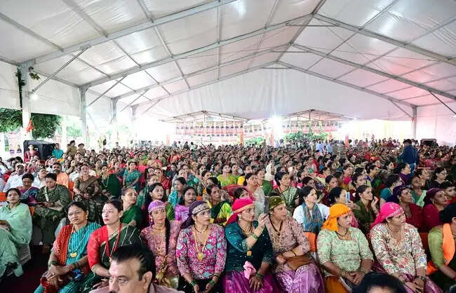महिला सशक्तिकरण के लिए सरकार अवसर और नेतृत्व देने पर जोर दे रही : धामी