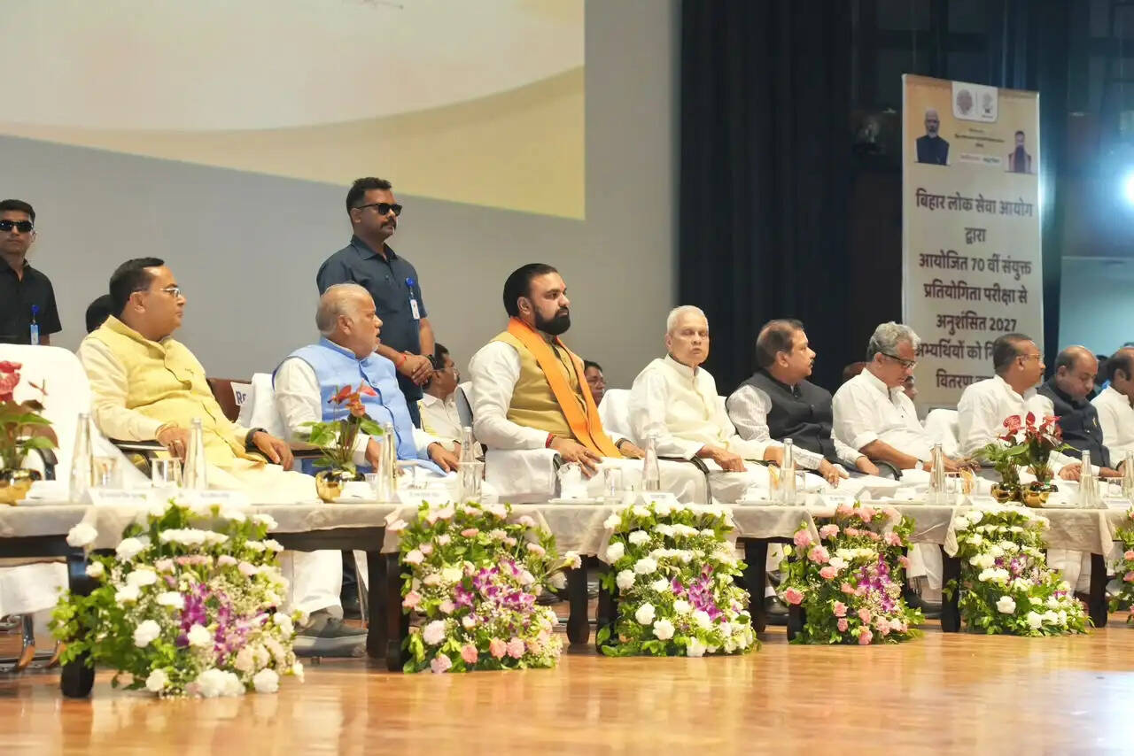 ईमानदारी, समर्पण और संवेदनशीलता के साथ लोगों की सेवा करनी है : मुख्यमंत्री