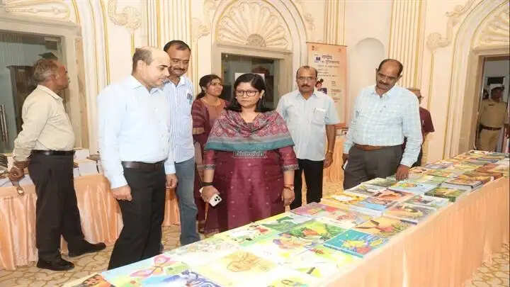 पुस्तकों से अच्छा कोई मित्र नहीं होता: कलेक्टर रुचिका चौहान