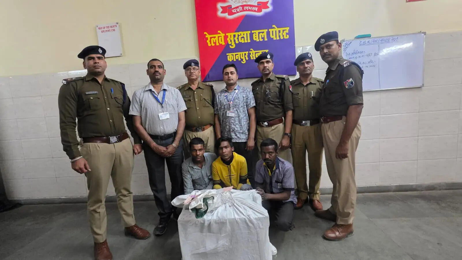 कानपुर सेंट्रल पर रेल सम्पत्ति चोरी का खुलासा, तीन गिरफ्तार