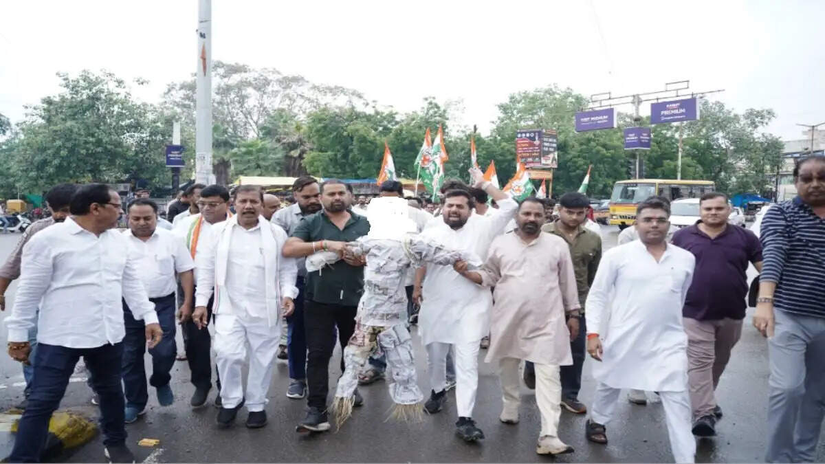 जांजगीर-चांपा में युवा कांग्रेस का प्रदर्शन, केंद्र सरकार के खिलाफ नारेबाजी करते हुए रैली निकाली
