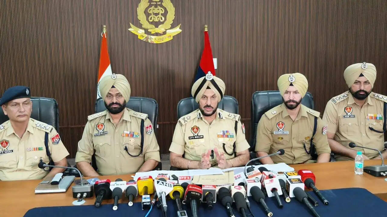 अमृतसर में एक हैंड ग्रेनेड, दो पिस्तौल व&nbsp;3.4 किलोग्राम हेरोइन बरामद