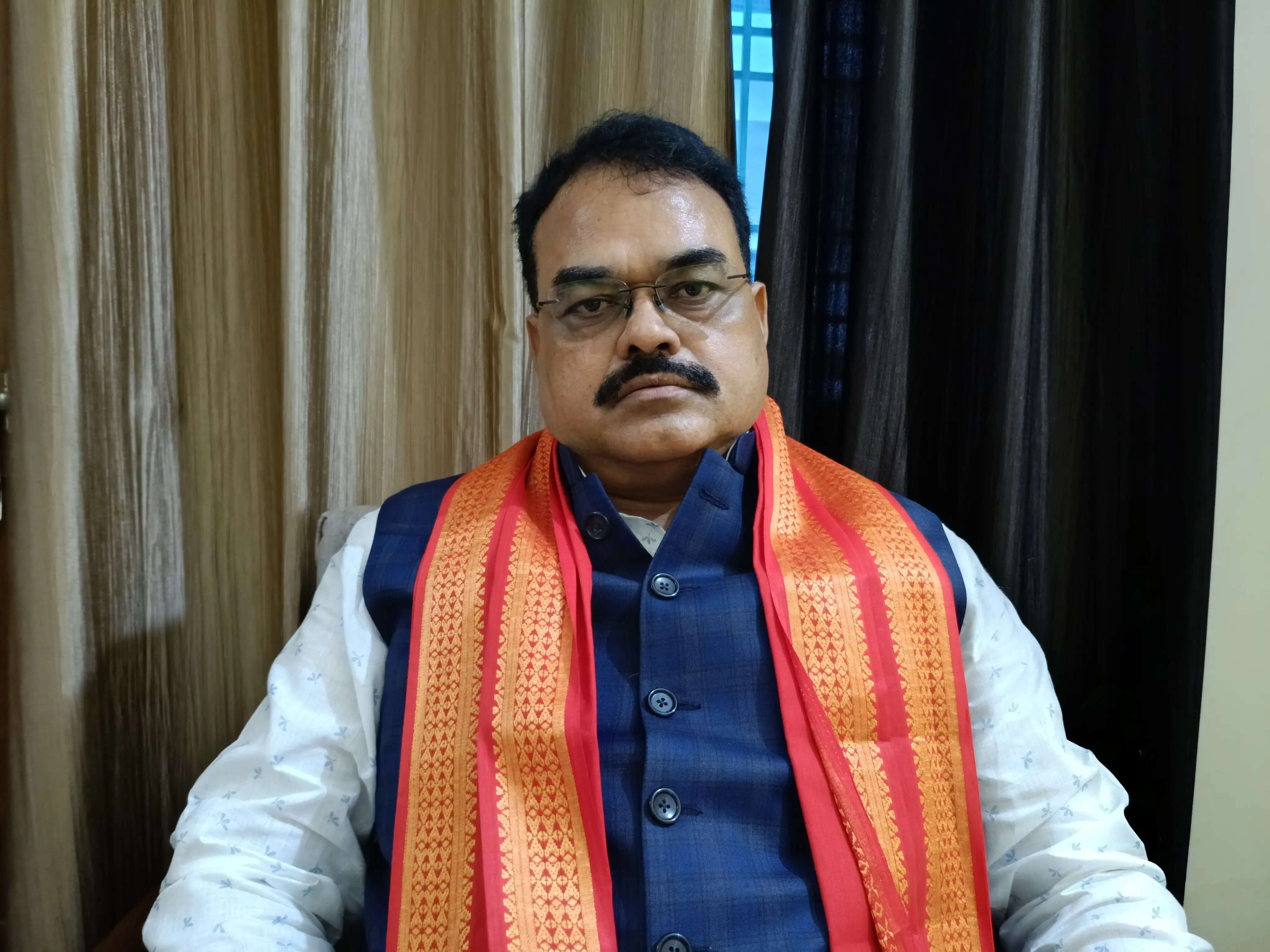 भोपाल के बीजेपी अध्यक्ष रविंद्र यति योगी सरकार की कानून व्यवस्था के हुए मुरीद