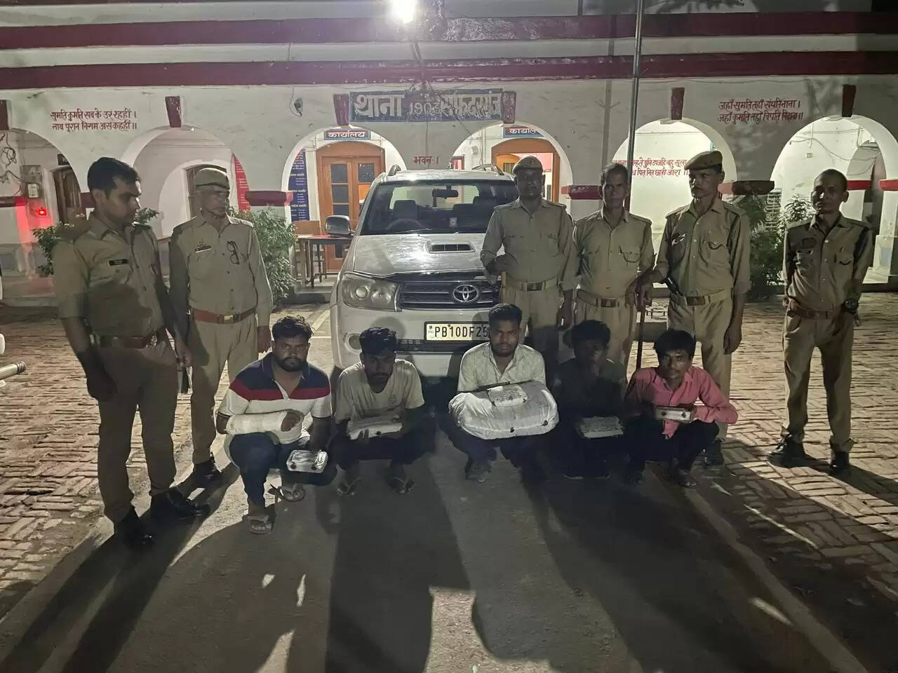 मणिपुर की “दीदी” से खरीदी मॉर्फिन, तीन करोड़ की खेप के साथ पांच तस्कर गिरफ्तार व दो फरार