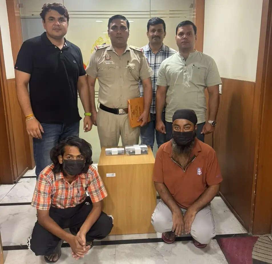 व्हाट्सएप लिंक पर क्लिक करते ही खाते से उड़ गए 1.69 लाख रुपये, दो आरोपित गिरफ्तार