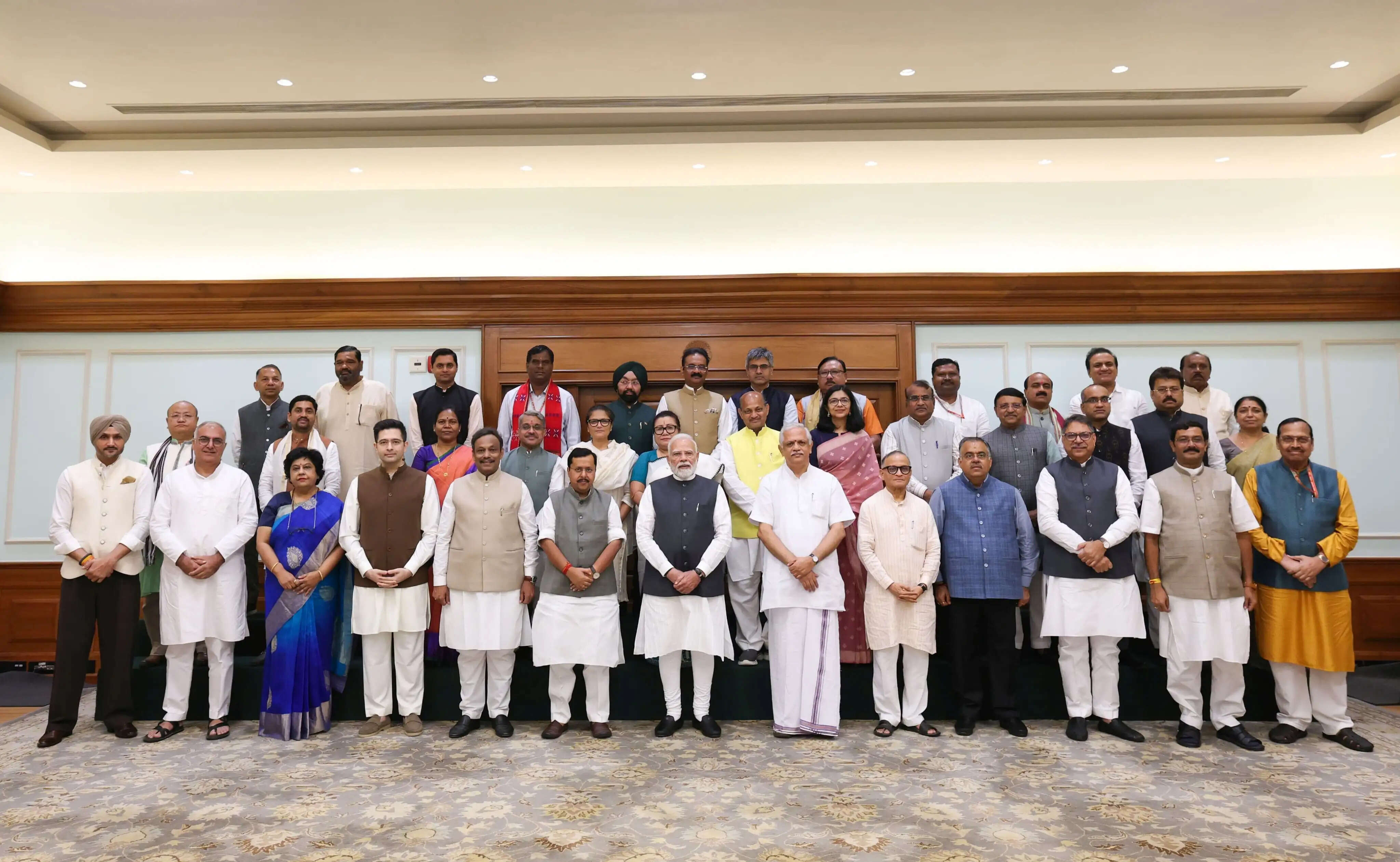 प्रधानमंत्री ने एनडीए के नये राज्यसभा सदस्यों से की मुलाकात, जनता से जुड़े रहने की सीख