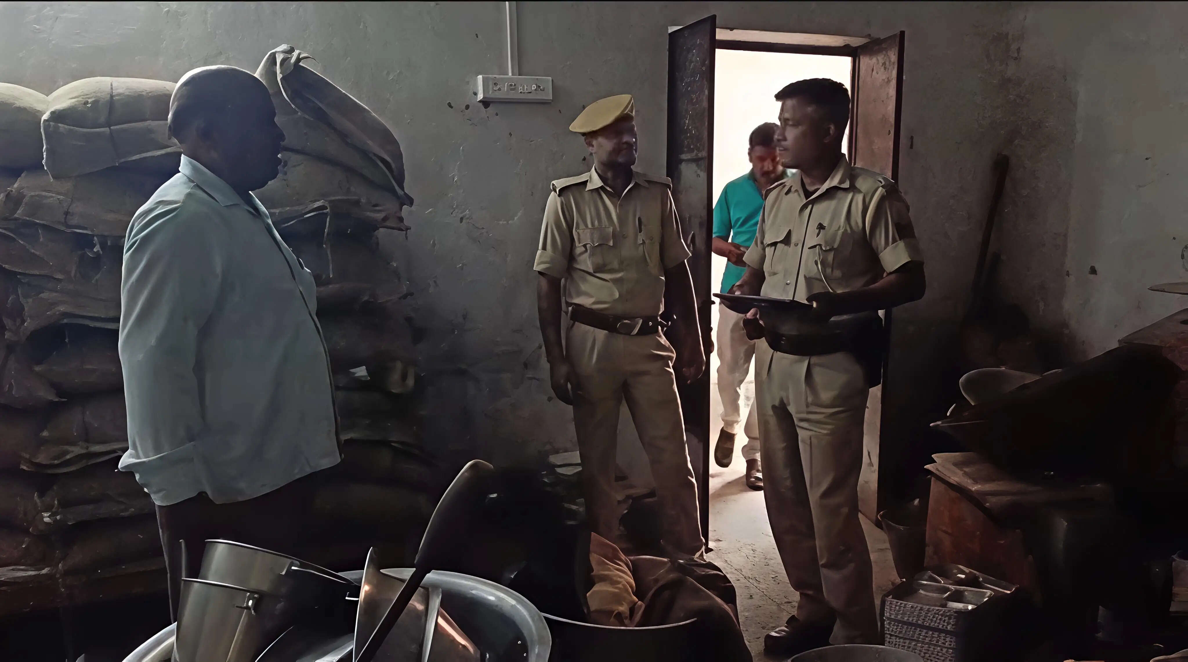 बिहार में सीवान जिले के एक स्कूल में लगातार दो रात हुई चोरी