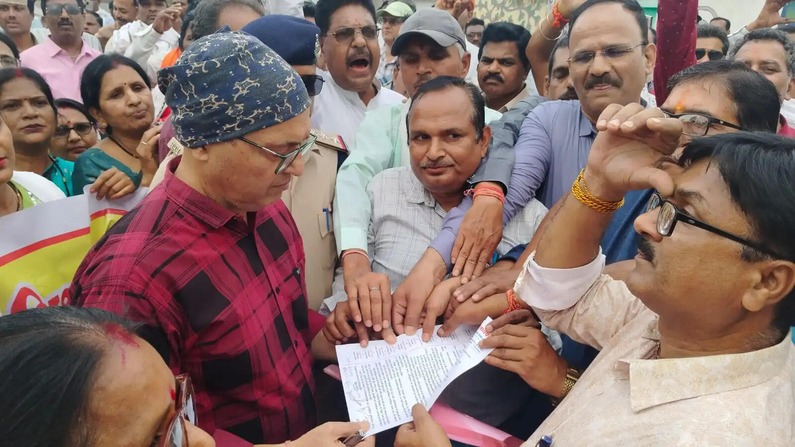 अनूपपुर: टीईटी के विरोध में सड़क पर उतरे शिक्षक