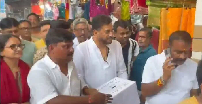 सिलीगुड़ी में व्यवसायियों के साथ मंत्री शंकर घोष ने की असम बाढ़ पीड़ितों के लिए राहत कोष जुटाने की पहल