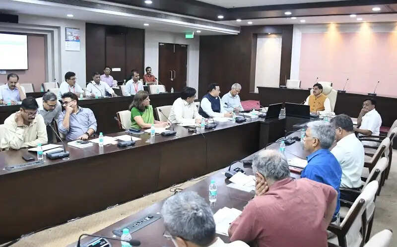 मां नर्मदा के जल को निर्मल- अविरल बनाए रखकर परिक्रमा पथ को कराएं अतिक्रमण मुक्त: मुख्यमंत्री डॉ. यादव