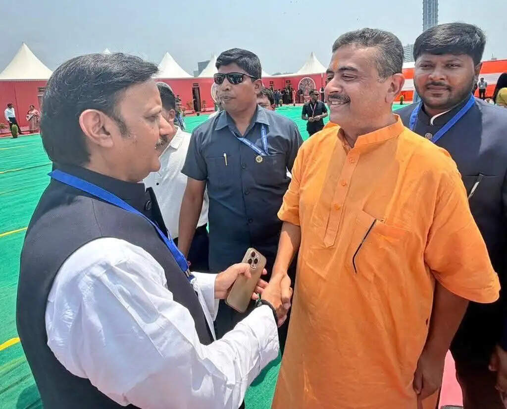 उप मुख्यमंत्री&nbsp;शुक्ल ने पश्चिम बंगाल के नवनिर्वाचित मुख्यमंत्री&nbsp;सुवेंदु अधिकारी को दी बधाई
