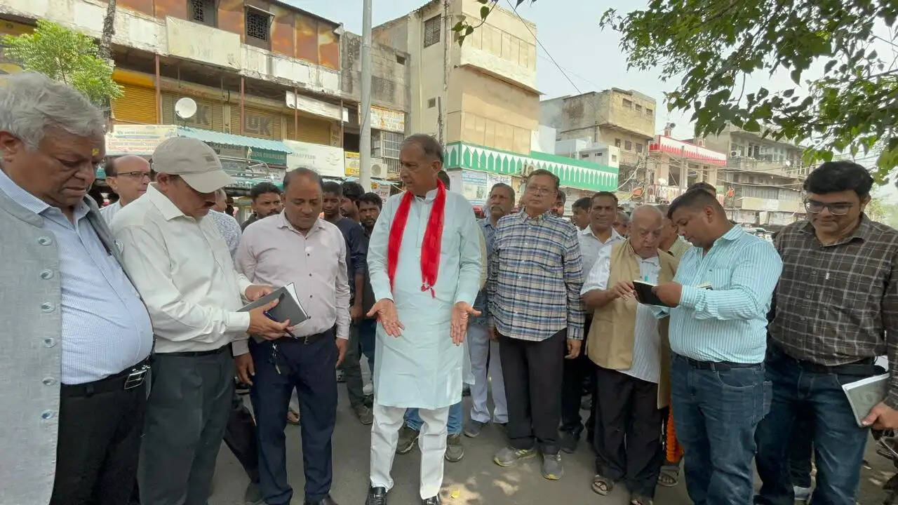 नेता सदन जयभगवान ने चांदनी चौक में अतिक्रमण एवं अवैध पार्किंग पर सख्त कार्रवाई के दिए निर्देश