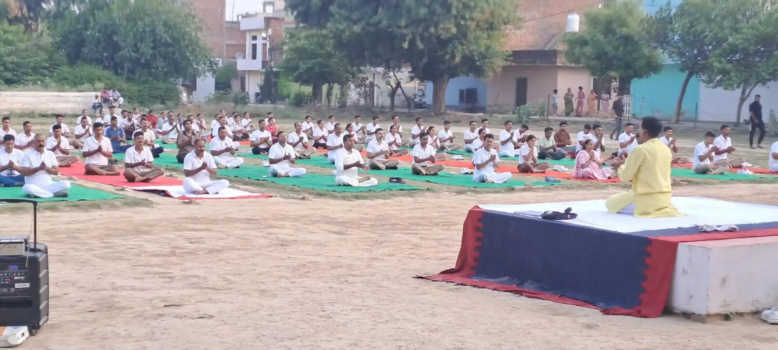 औरैया में 250 अधिकारियों एवं पुलिस जवानों ने किया याेग