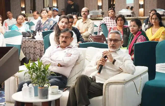 पाठ्यपुस्तकें विद्यार्थियों के सीखने का सबसे महत्वपूर्ण माध्यम : भगवती सिंह