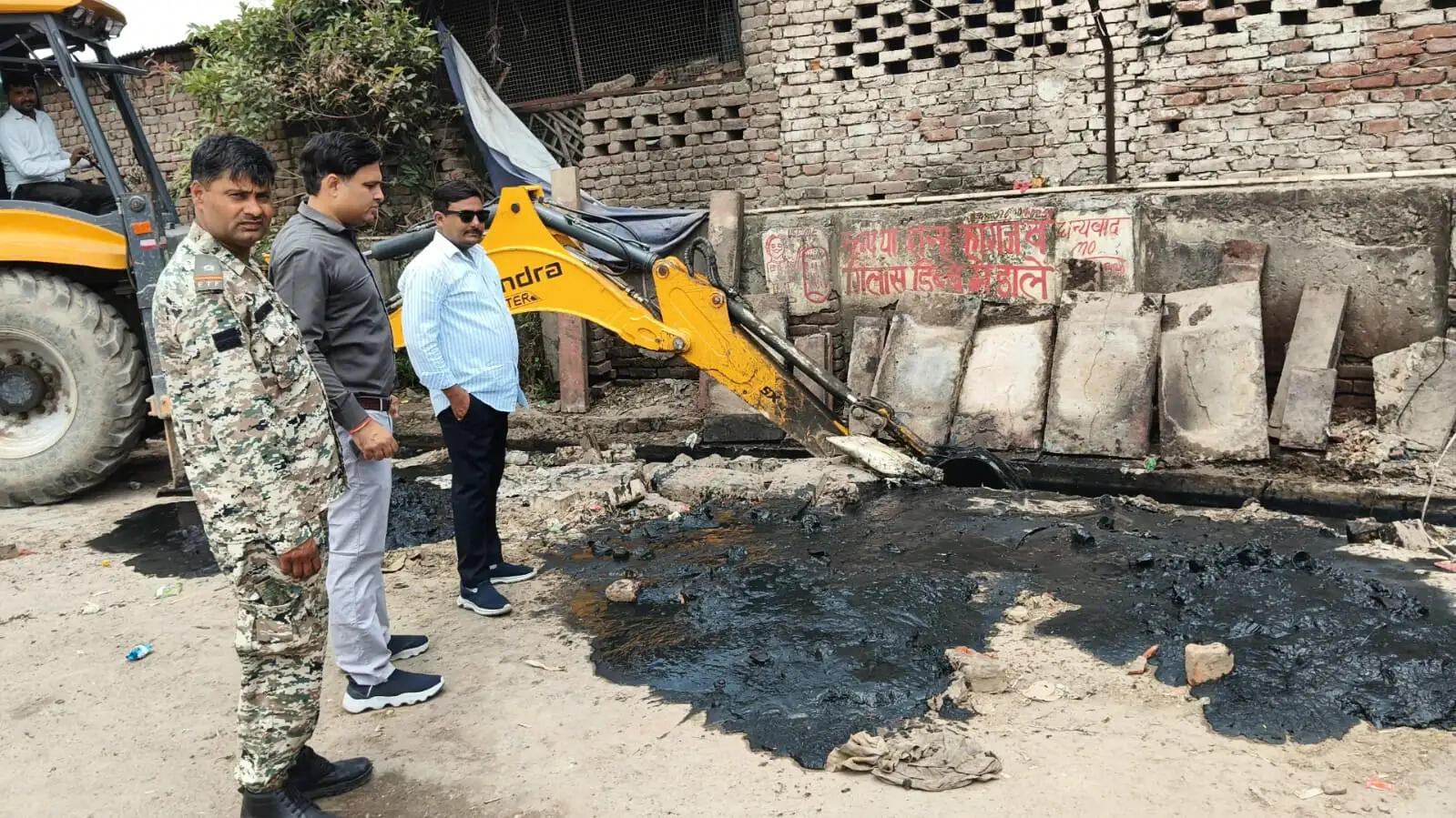 कान्हा गौशाला की सुरक्षित भूमि से हटाया गया अवैध कब्जा