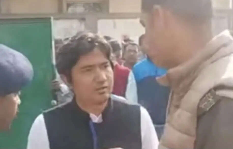 रांची निकाय चुनाव: वार्ड 18 में कांग्रेस और झामुमो नेताओं के बीच नोकझोंक, वार्ड 24 में समर्थकों के बीच झड़प