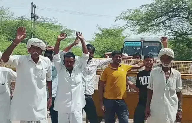 नारनौल में बिजली संकट से नाराज ग्रामीणों ने लगाया जाम
