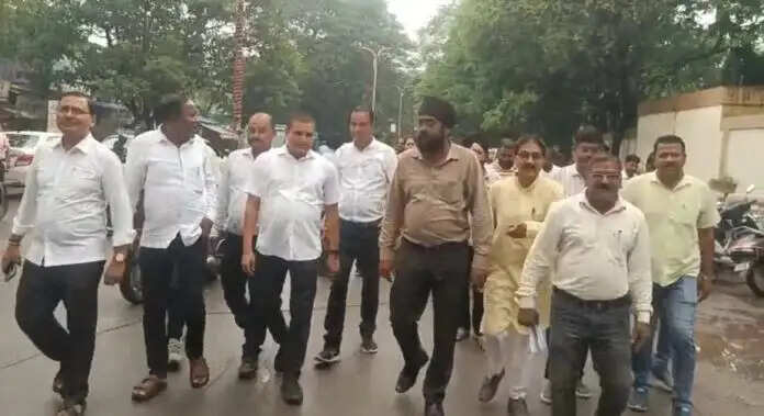 कोरबा : कमिश्नर से अभद्रता के विरोध में पार्षद एकजुट, व्यवसायी पर कार्रवाई की मांग