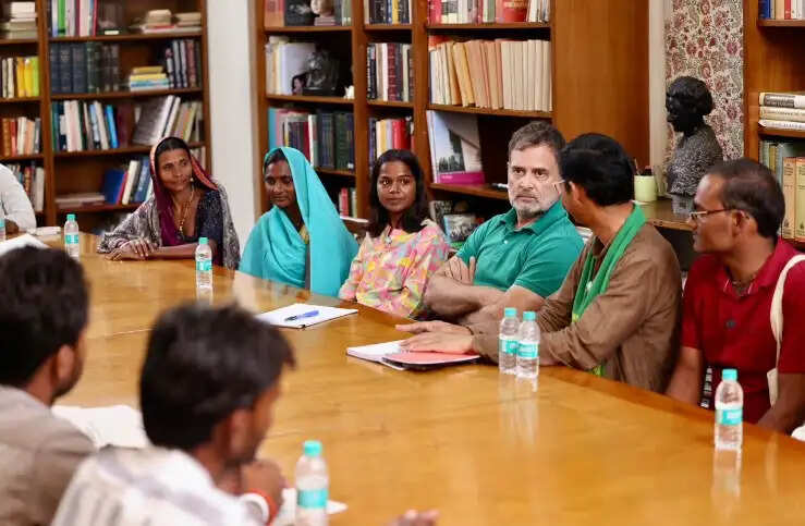 केन-बेतवा परियोजना के प्रभावितों से मिले राहुल गांधी, समस्याएं सुनकर न्याय दिलाने का आश्वासन