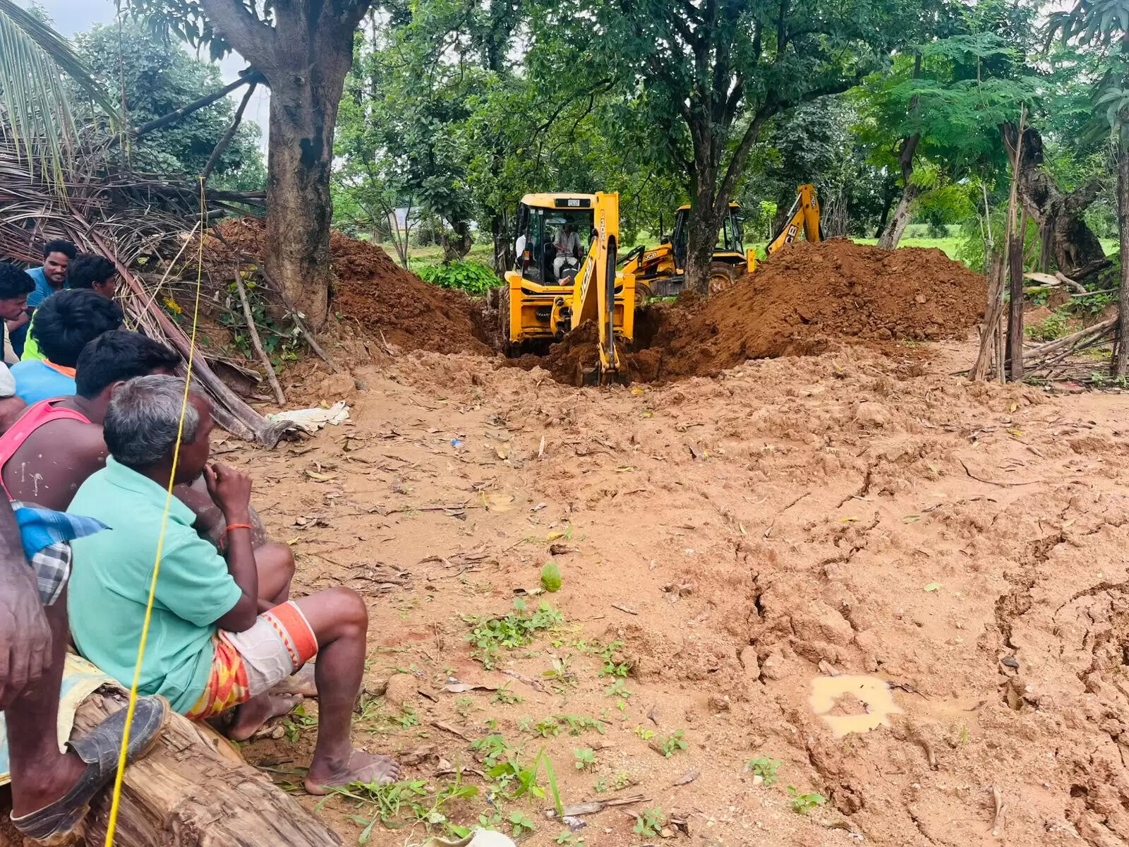 कोरबा : कुआं धंसने से पति-पत्नी और बेटा दबे,  रेस्क्यू ऑपरेशन दूसरे दिन जारी